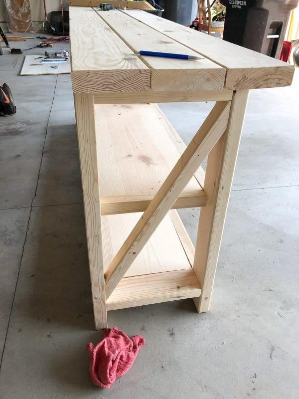 Installazione delle Barre a X Laterali del Tavolo Consolle