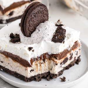 Ricetta Torta Gelato Oreo con 5 Ingredienti 12 Immagine di anteprima della ricetta della torta gelato ai biscotti e panna