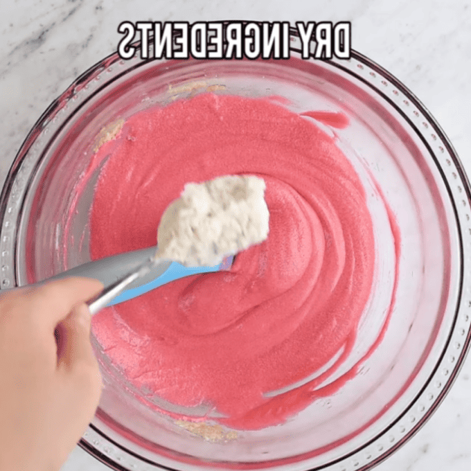 fasi di preparazione dei biscotti alle ciliegie