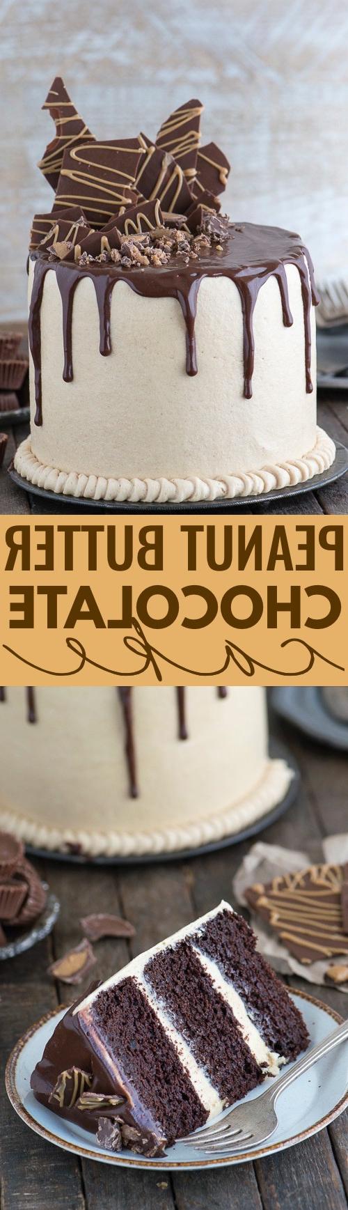 Torta al cioccolato e burro d'arachidi 9 Questa ricetta di torta al cioccolato e burro di arachidi è STUPEFACENTE! Torta al cioccolato abbinata a crema al burro di arachidi e ricoperta di ganache al cioccolato.