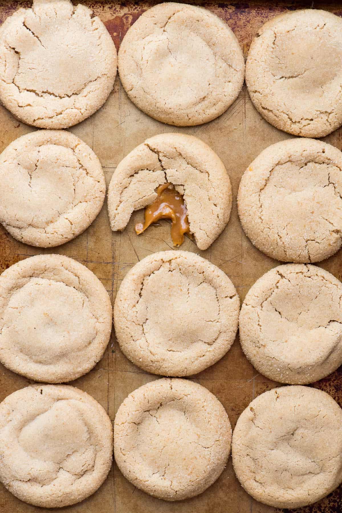 Biscotti alle Mele e al Caramello 3 caramel apple cookies in grid pattern on metal baking sheet