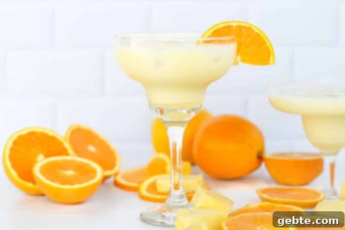 Δροσερό mocktail με πορτοκάλι, ανανά και καρύδα