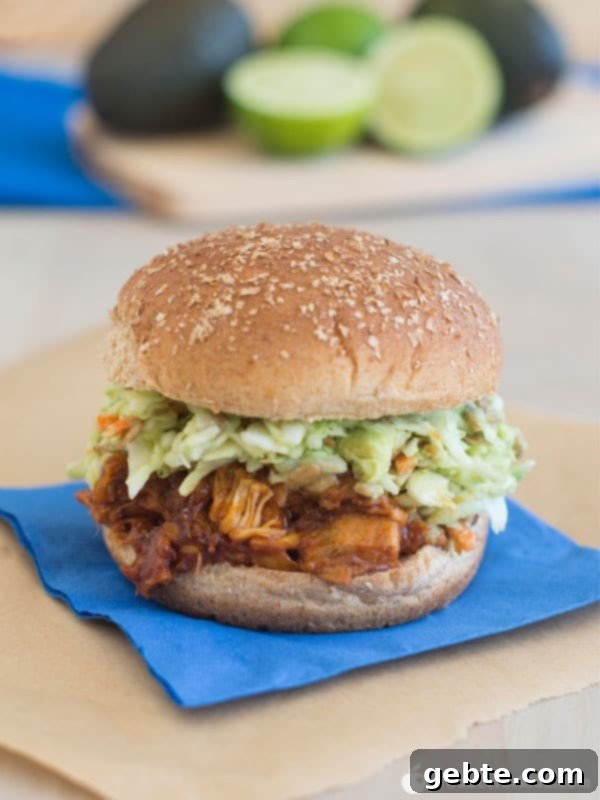 Σάντουιτς BBQ Jackfruit με Coleslaw Αβοκάντο