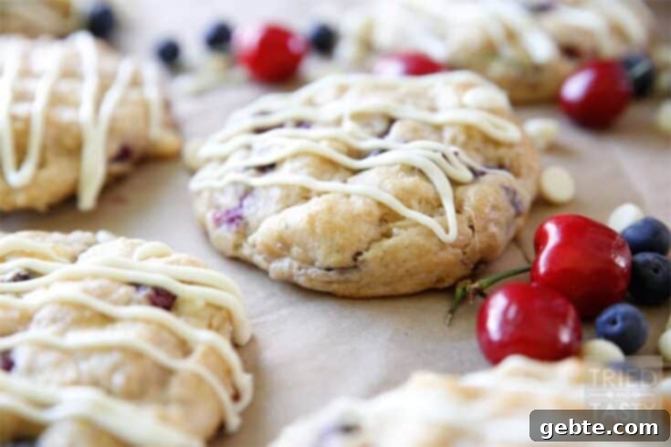Ολικής Άλεσης Scones με Λευκή Σοκολάτα, Κεράσι και Μύρτιλο