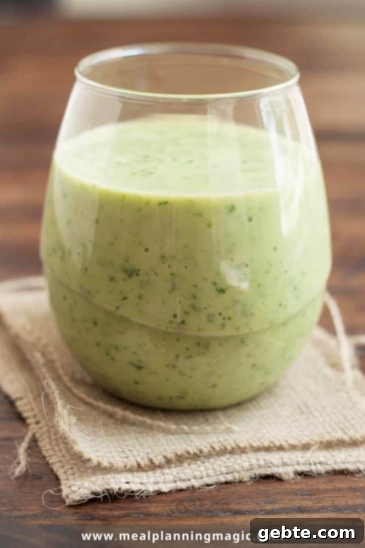 Smoothie 'Πράσινο Τέρας' με Μπανάνα, Σπανάκι, Αβοκάντο