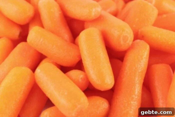 Ανοιξιάτικη Σνακοθήκη 7 Κοντινή λήψη ενός Snackle Box με τραγανά αγγούρια και ντοματίνια.