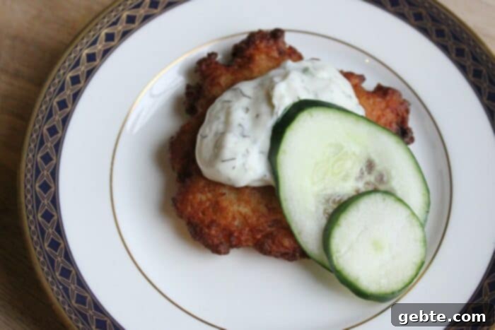 9 Ιδέες Επικαλύψεων για Λάτκες Χανουκά 6 Latkes με γιαούρτι, άνηθο και αγγούρι