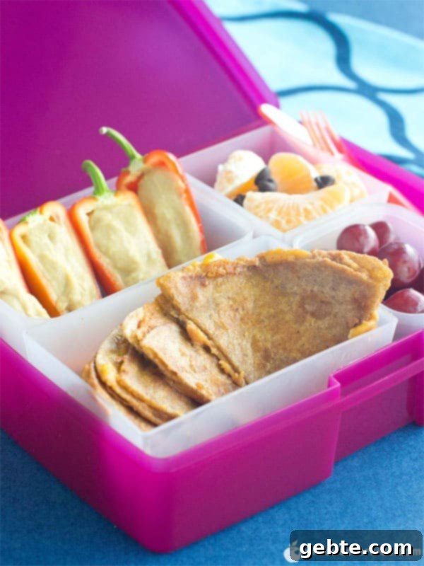 Bento Box με Southwest Quesadilla & Βαρκάκια Πιπεριάς, ένα πλήρες γεύμα.
