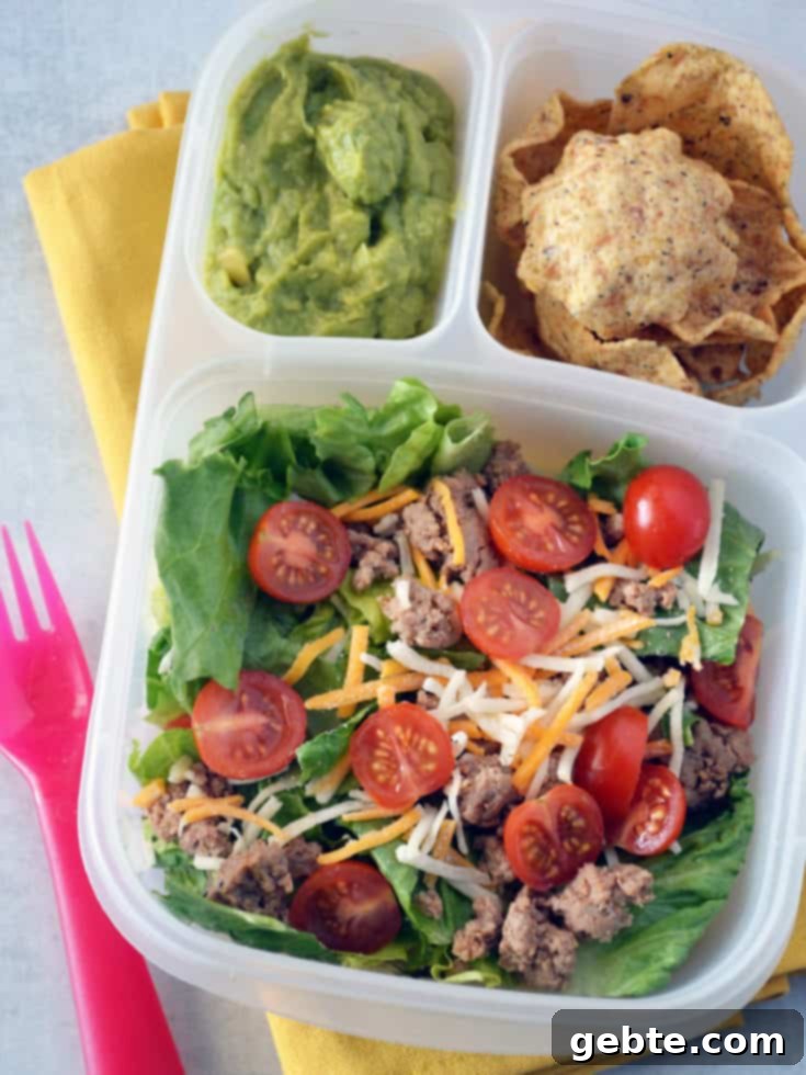 Bento Box με Σαλάτα Τάκο Γαλοπούλας με καλαμπόκι και λαχανικά.