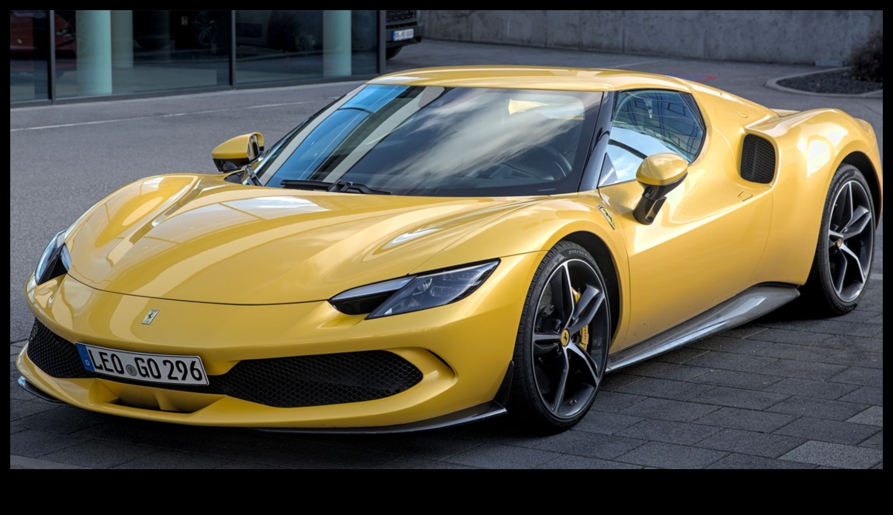 Fast Lane Luxury: Sports Cars and the Pinnacle of Driving Pleasure