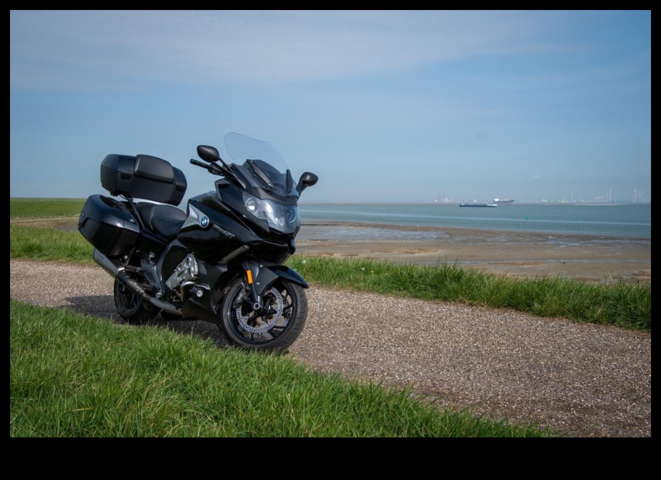 Η Adrenaline Awaits: The Thrill of High-Performance Motorcycles