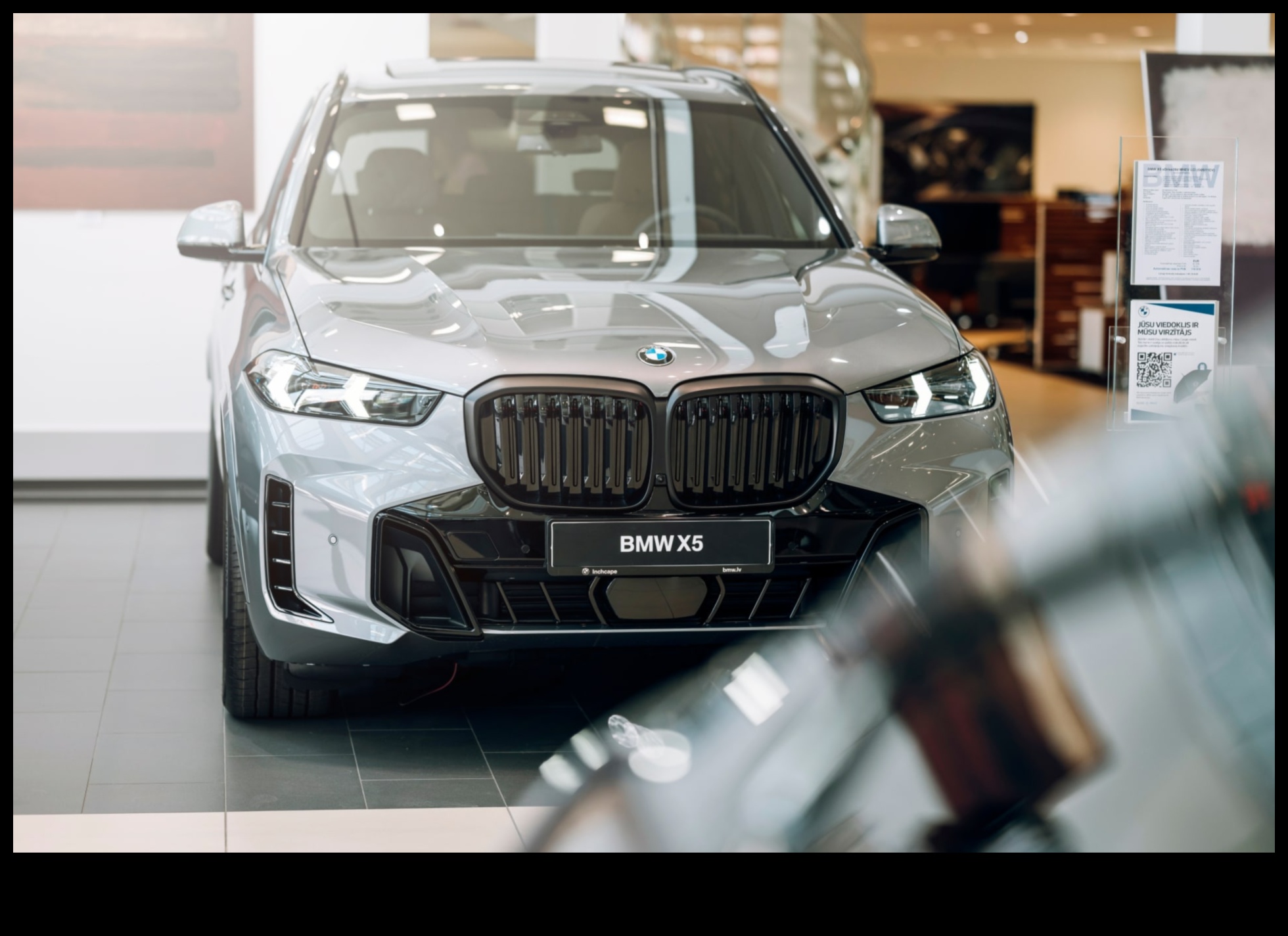 The Ultimate Experience Luxury Vehicles and Five-Star Travel Απολαύστε τα καλύτερα από τα καλύτερα με ένα πολυτελές αυτοκίνητο και ένα ξενοδοχείο πέντε αστέρων. 1 Η απόλυτη εμπειρία: πολυτελή οχήματα και ταξίδια πέντε αστέρων