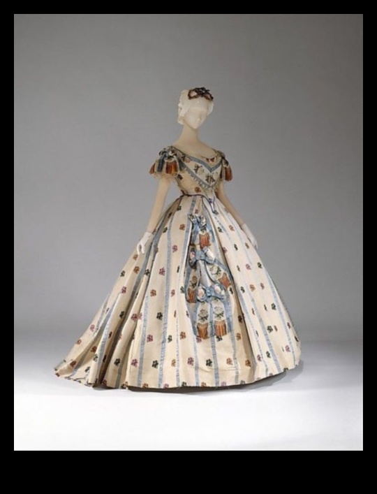 Historical Haute: Vintage ρούχα που ζωντανεύουν το παρελθόν της μόδας