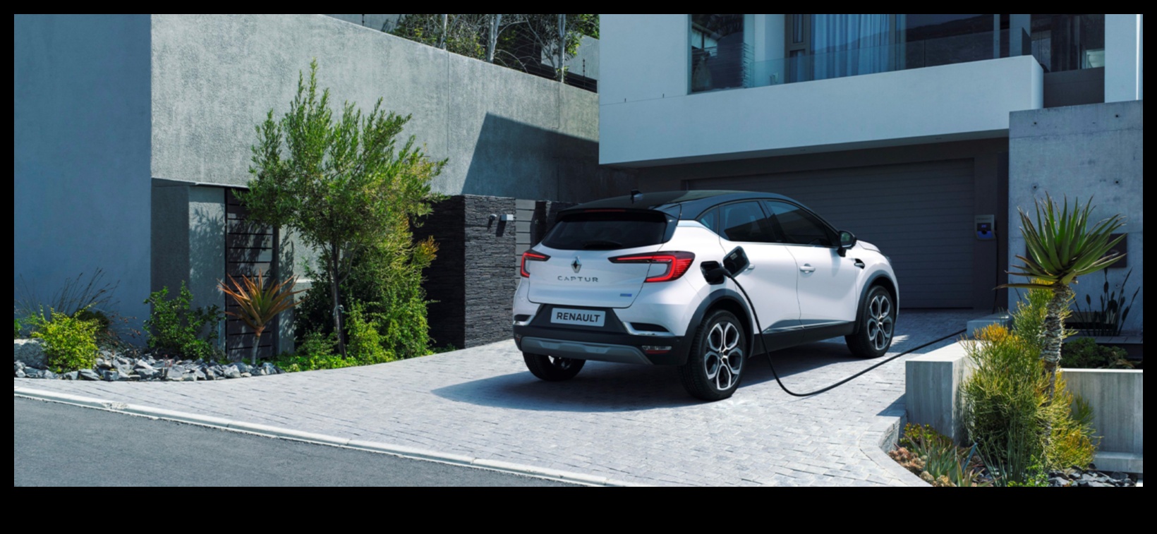 Plug-In Pioneers: Visionaries Shaping the Future of Electric Transport