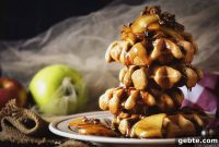 Apple Pie Waffle Recipe: Cinnamon Apple Waffles with Maple Glaze