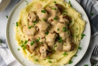 Authentic Swedish Köttbullar Recipe: Classic Meatballs with Creamy Gravy
