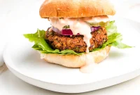 Quinoa and Vegetable Burgers: Flavorful Plant-Based Patty Recipe