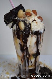 Healthy Freak Shake. The crazy, calorie filled milkshakes that have taken the internet by storm, now have a delicious healthy version! Click the photo for the #recipe . #healthymilkshake #milkshake