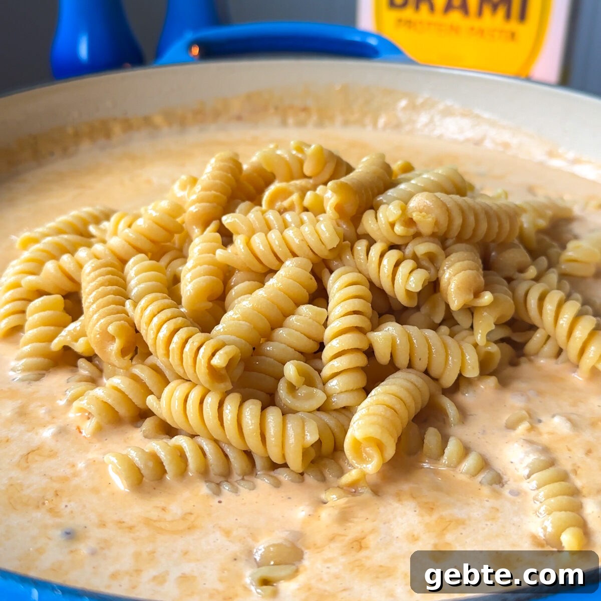 Pour in the al dente fusilli pasta!