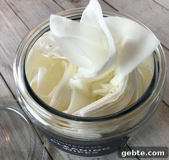 Easy all-natural essential oil cleaning wipes for kitchen counters, shopping carts, sinks, mold & mildew, bathrooms, stainless steel & more. all natural and toxic way to clean, disinfect, and sanitize. made with lemon essential oil, tea tree (melaleuca) essential oil, and eucalyptus essential oil. #essentialoilrecipe #essentialoilcleaning #essentialoilDIY