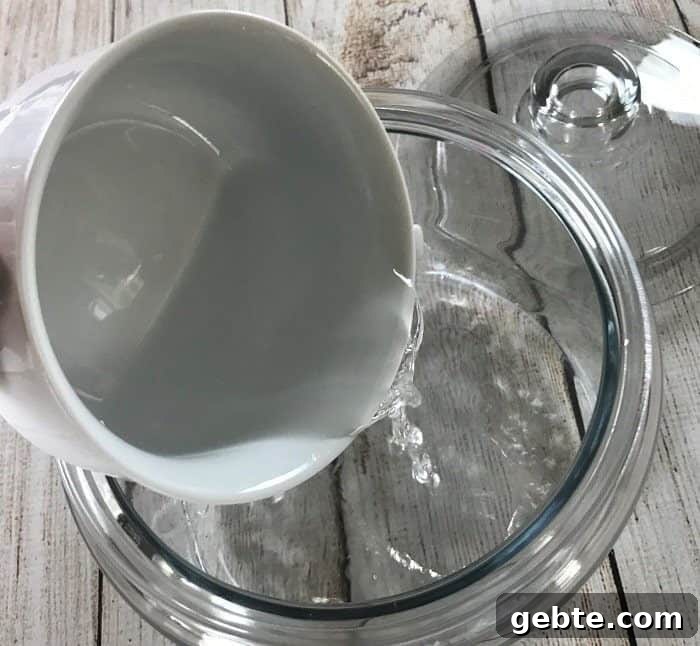 Easy all-natural essential oil cleaning wipes for kitchen counters, shopping carts, sinks, mold & mildew, bathrooms, stainless steel & more. all natural and toxic way to clean, disinfect, and sanitize. made with lemon essential oil, tea tree (melaleuca) essential oil, and eucalyptus essential oil. #essentialoilrecipe #essentialoilcleaning #essentialoilDIY