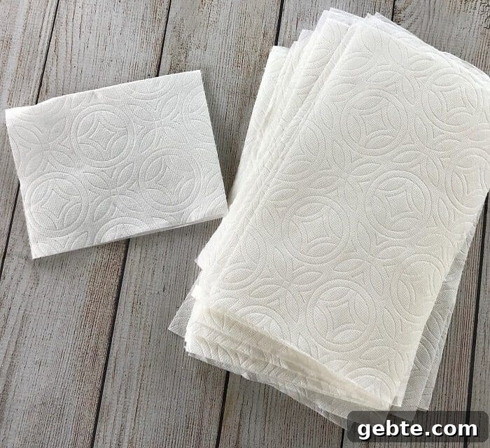 Easy all-natural essential oil cleaning wipes for kitchen counters, shopping carts, sinks, mold & mildew, bathrooms, stainless steel & more. all natural and toxic way to clean, disinfect, and sanitize. made with lemon essential oil, tea tree (melaleuca) essential oil, and eucalyptus essential oil. #essentialoilrecipe #essentialoilcleaning #essentialoilDIY