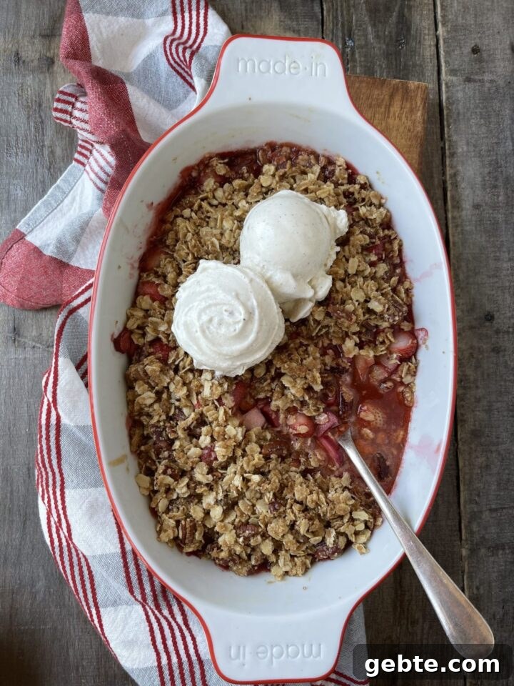 Strawberry rhubarb crumble