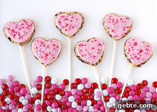 Mouthwatering Monday: 25 Valentine Treats and Gift Ideas 16 Chocolate Chip Cookie Pops