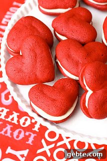 Mouthwatering Monday: 25 Valentine Treats and Gift Ideas 3 Red Velvet Whoopie Pies