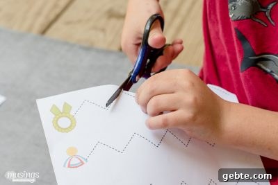 27 Mess-Free Toddler Activities to Keep Kids Engaged 10 cutting practice toddler activity