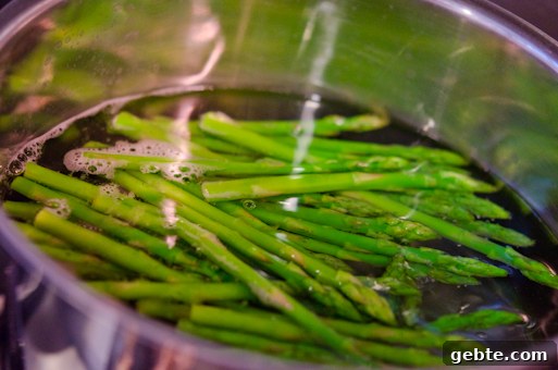 Blanch asparagus