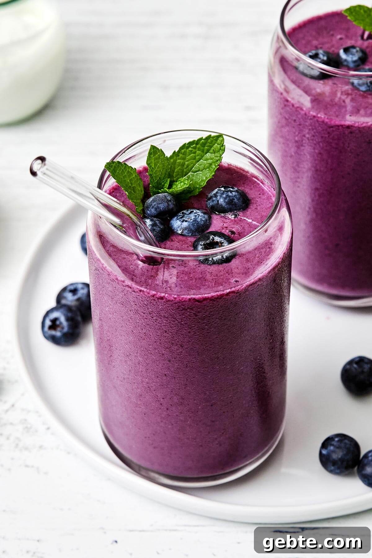 Top Anti-Inflammatory Drinks to Boost Immunity and Reduce Inflammation 8 A glass of blueberry smoothie.