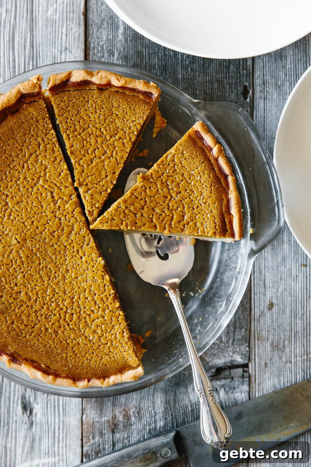 Slicing up a paleo pumpkin pie.