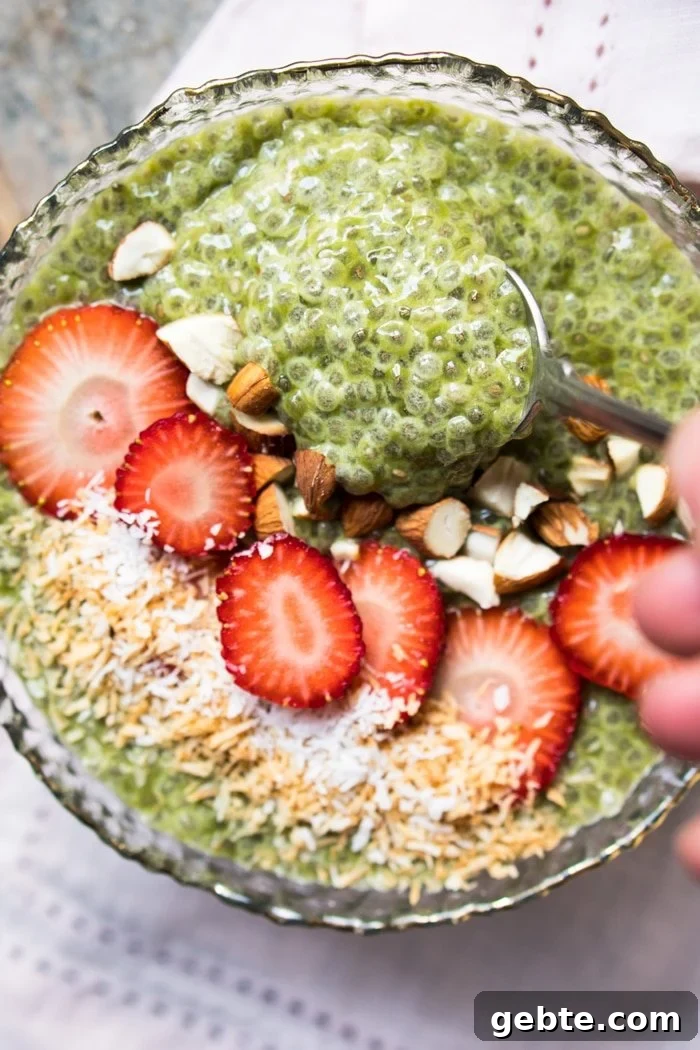 Overnight Gluten Free, Paleo & Keto Matcha Breakfast Bowl 🍵 #keto #ketodiet #lowcarb #paleo #glutenfree #ketobreakfast #matcha #healthyrecipes #chiaseeds