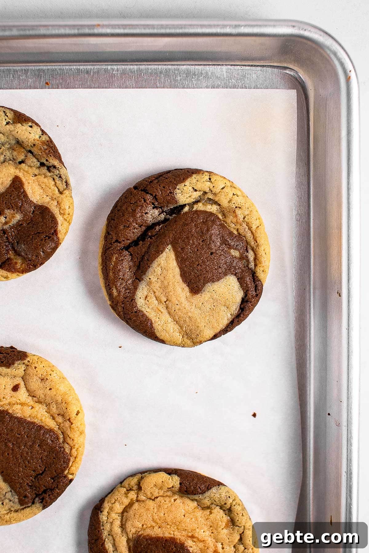 Baked marble cookies