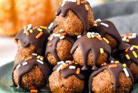 No-Bake Pumpkin Pie Date Balls: Fall Snack Recipe