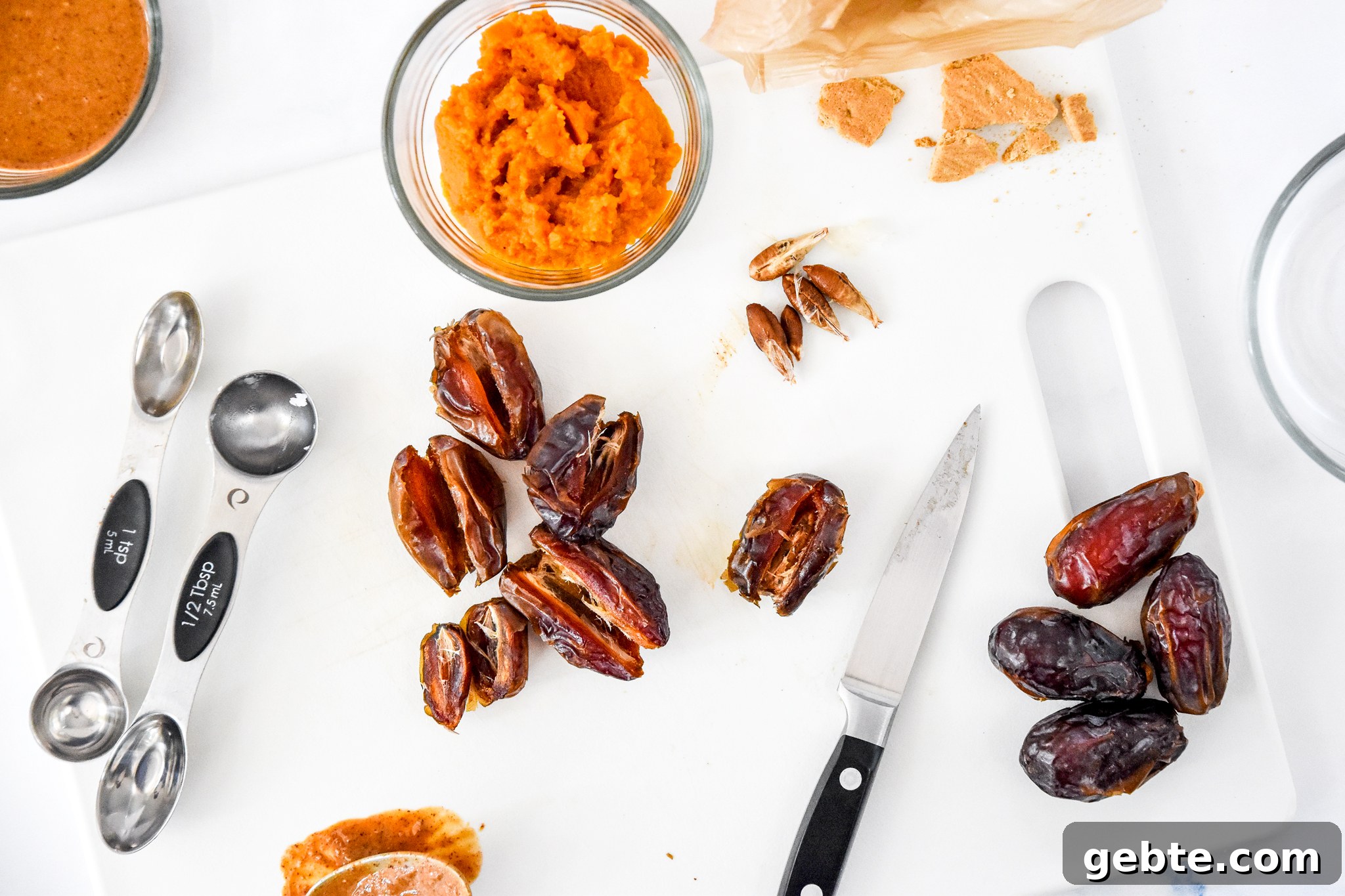 No-Bake Pumpkin Pie Date Balls: Fall Snack Recipe 6 removing pits from dates in order to make the pumpkin spice date balls.