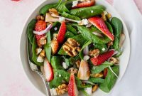 Strawberry Spinach Salad with Goat Cheese and Balsamic