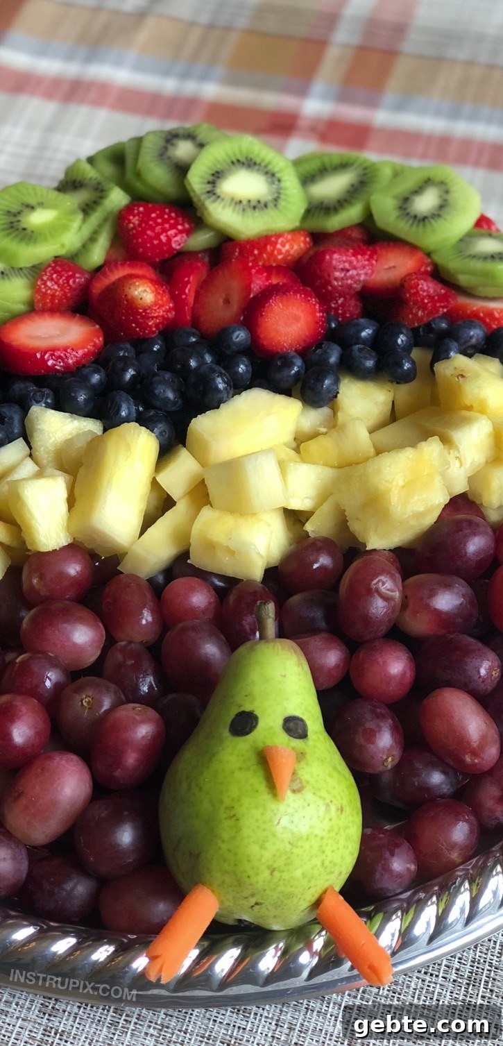 Thanksgiving Table Display Idea: Turkey Fruit Tray! Such a fun and easy idea! How to make a turkey fruit platter. | Instrupix